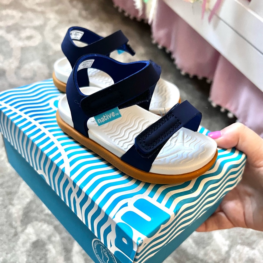 Toddler girl/boy Native like new blue waterproof sandals